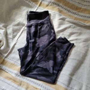 Old navy powersoft black camo jogger large